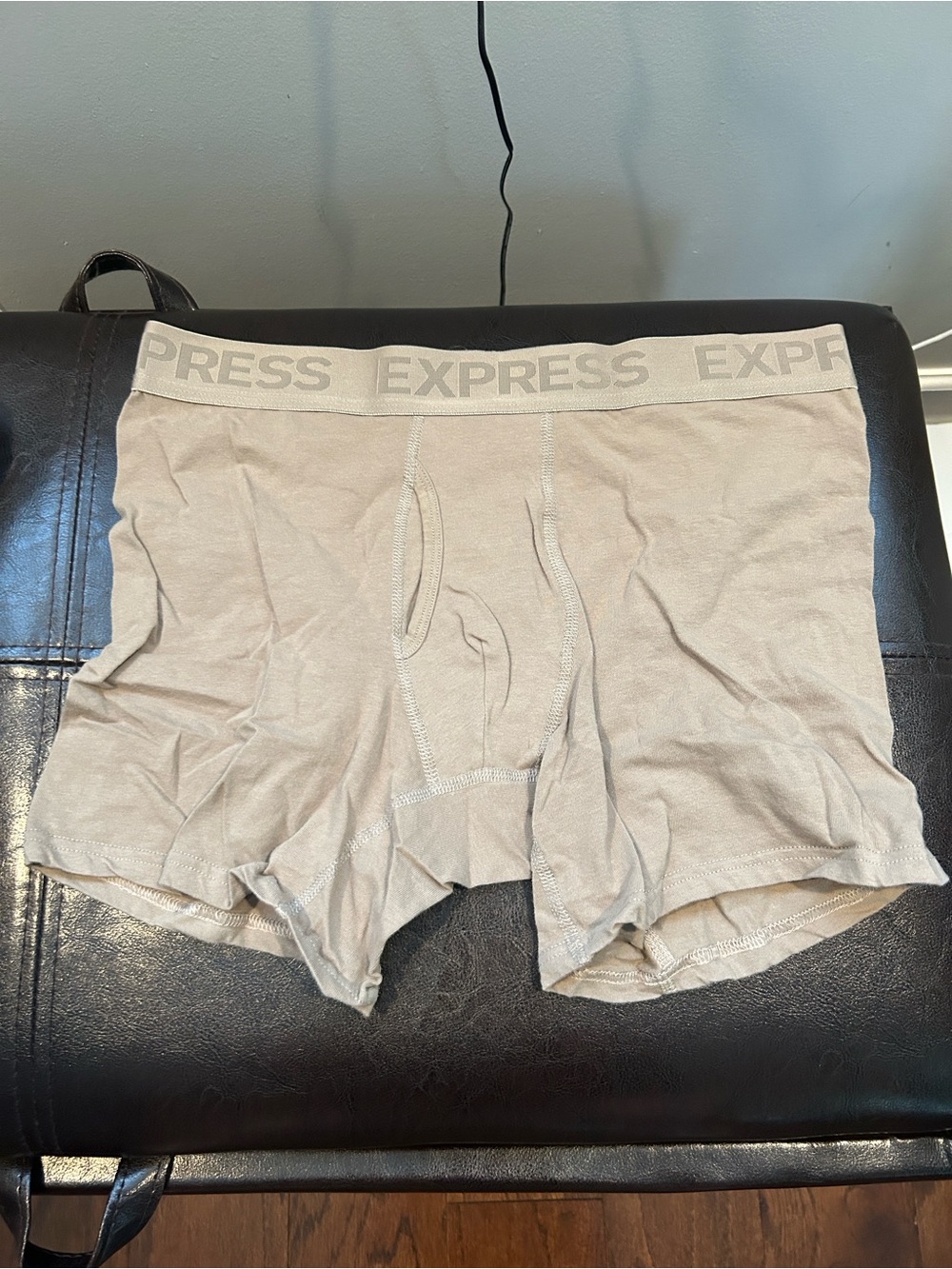 Express Shorts - Picture 2 of 3